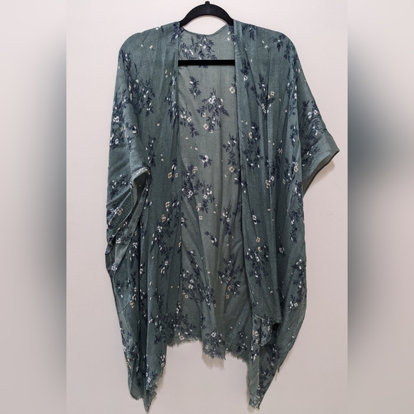 Gentle Fawn Kimono/ Shawl - Picture 2 of 7